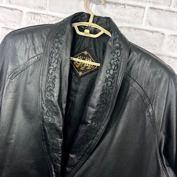 VINTAGE |•G-III•| Black Full Length Trench Coat Embroidered Collar Size Medium - Picture 3 of 11